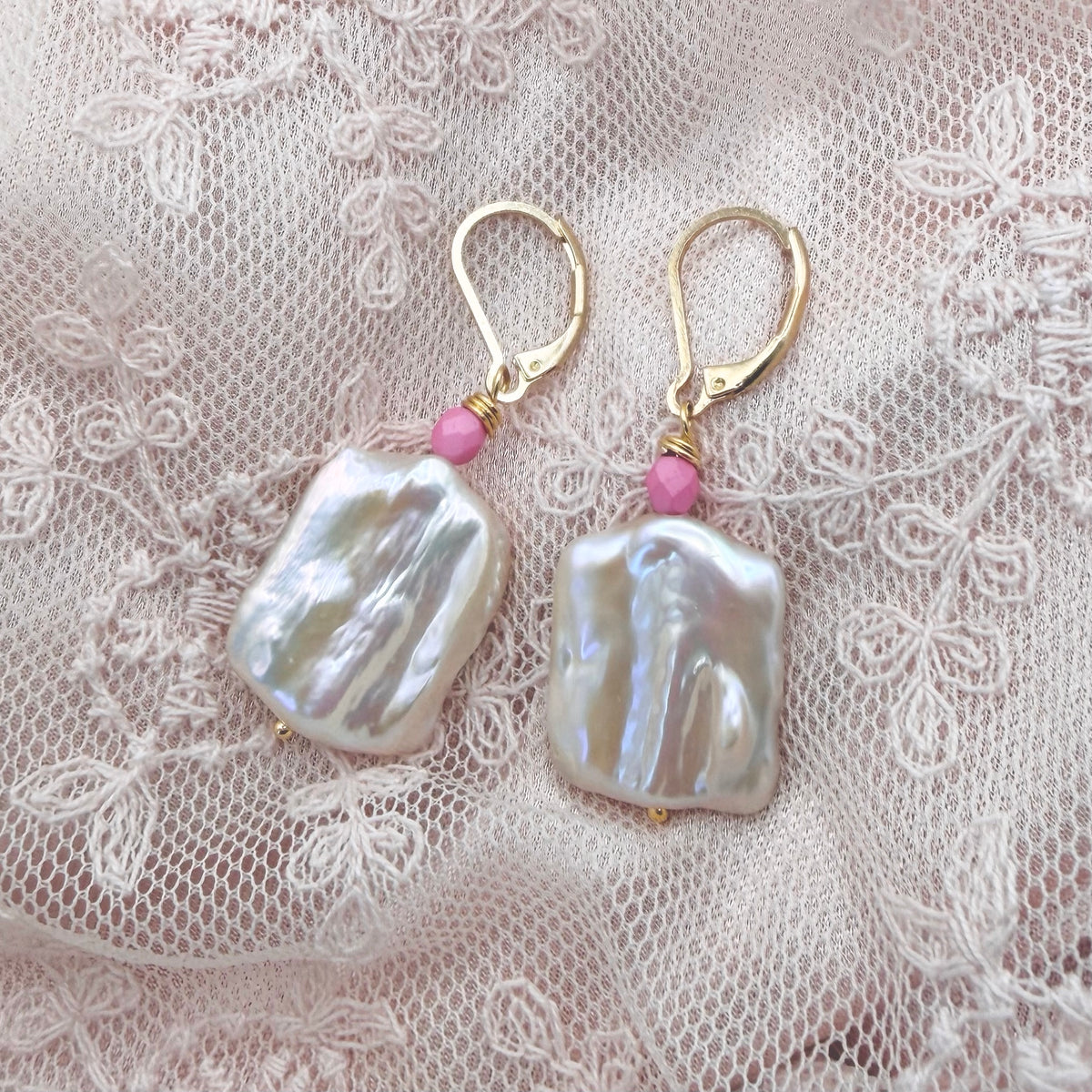 PINK PEARL BLUSH OHRRINGE - Handgefertigter Ohrschmuck mit schimmernden Barock-Süßwasserperlen
