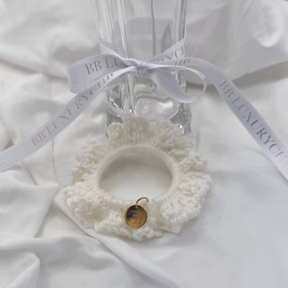 SCHNEEFLÖCKCHEN SCRUNCHIE - Schneeweißer Haarschmuck aus Merinowolle