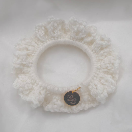SCHNEEFLÖCKCHEN SCRUNCHIE - Schneeweißer Haarschmuck aus Merinowolle