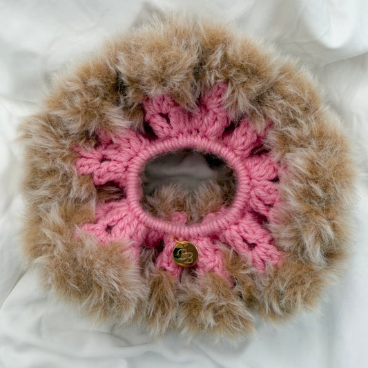 TEDDY SCRUNCHIE - Flauschiges Haargummi als Accessoire