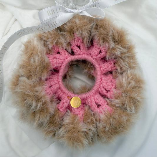 TEDDY SCRUNCHIE - Flauschiges Haargummi als Accessoire